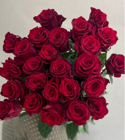 Букет 25 Шикарных импортных роз 